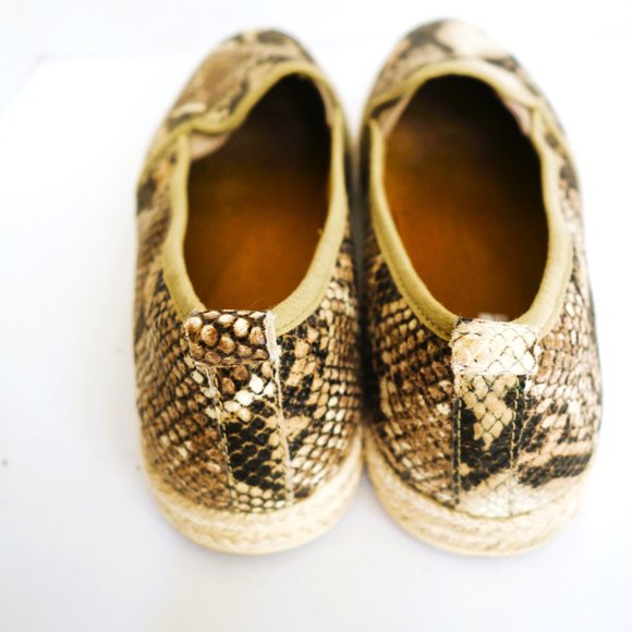 Clarks "Azella Major" Snake Perferated Leather Espadrilles Slip Ons 8.5 M - Picture 4 of 5
